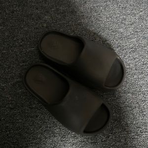 Kids Yeezy Slides